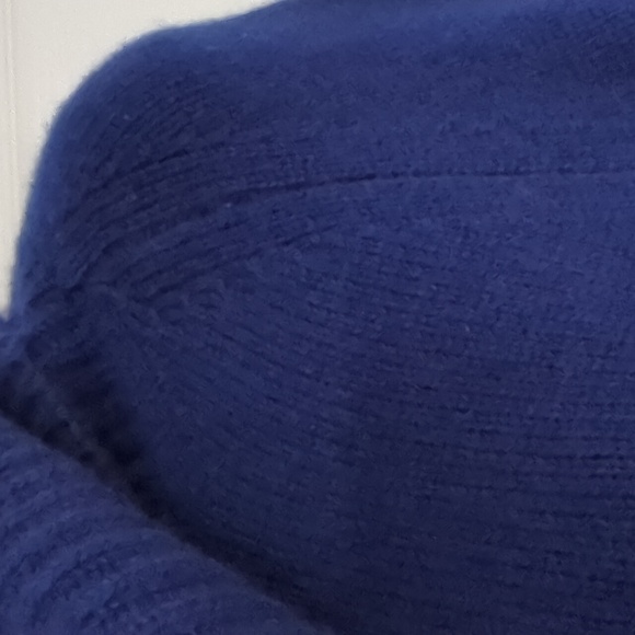 Theory 100% Cashmere Sweater - Picture 9 of 11